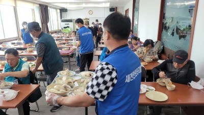 8.3 새천안로터리 삼계탕봉사사진